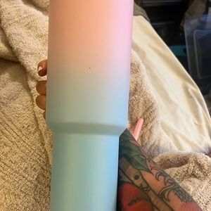 BNIB Simple Modern Sweet Taffy 40oz Trek